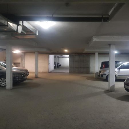 Rajiceva 5- Apartman Sa Prostranom Terasom I Garaznim Mestom Kragujevac Zewnętrze zdjęcie