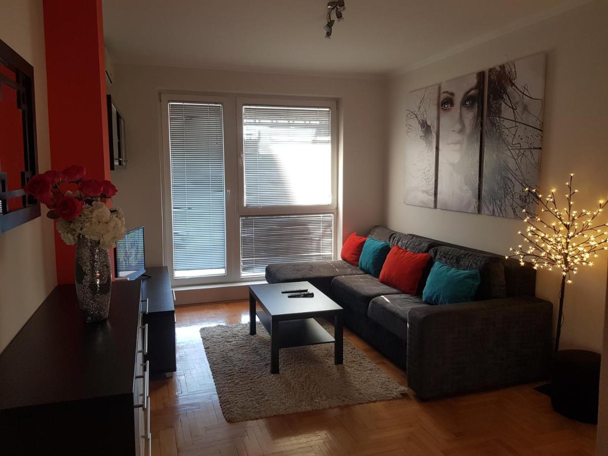 Rajiceva 5- Apartman Sa Prostranom Terasom I Garaznim Mestom Kragujevac Zewnętrze zdjęcie