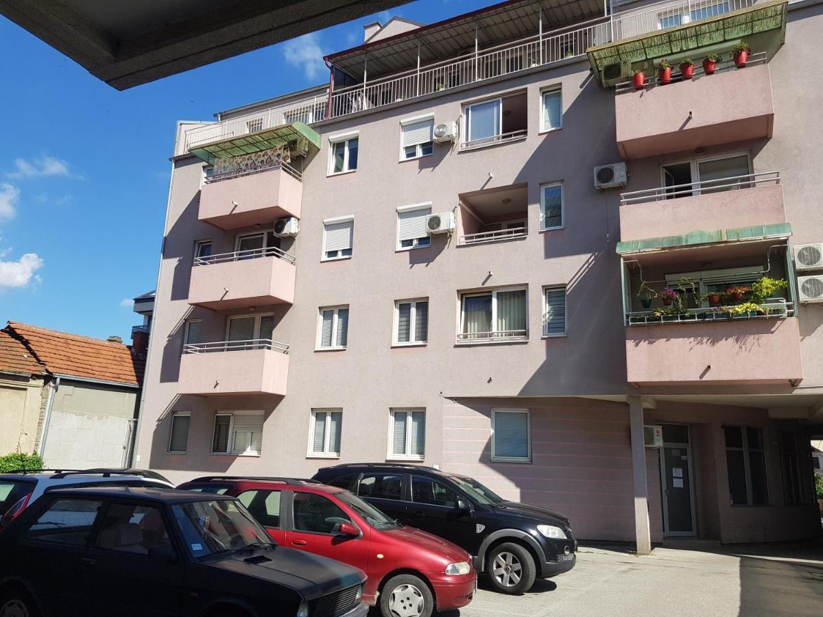 Rajiceva 5- Apartman Sa Prostranom Terasom I Garaznim Mestom Kragujevac Zewnętrze zdjęcie