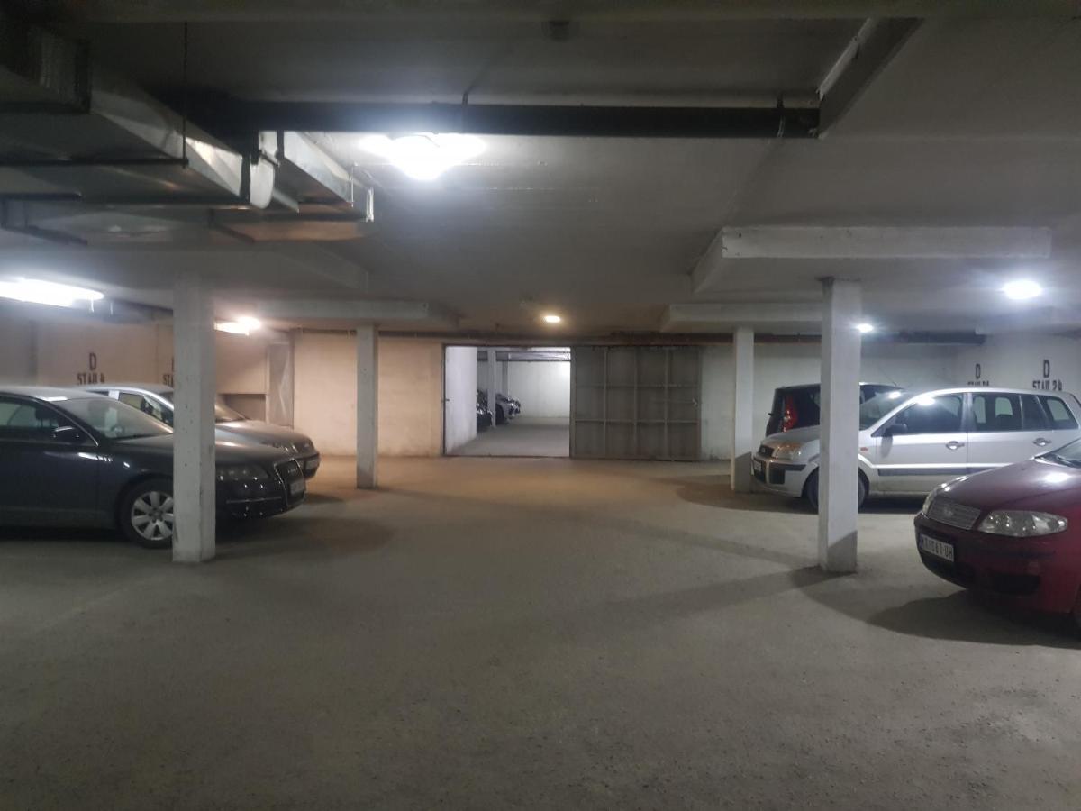 Rajiceva 5- Apartman Sa Prostranom Terasom I Garaznim Mestom Kragujevac Zewnętrze zdjęcie